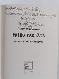 Pakko pärjätä : nuorten jännitysromaani (signeerattu, tekijän omiste)