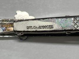 Valio Pingviini jäätelö -solmioneula