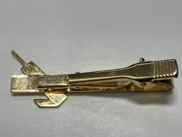 Radiolinja NMT 950 Europuhelin -solmioneula