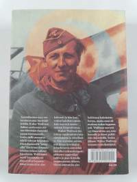 Tuntematon pakollinen : hävittäjä- ja taitolentäjänä 1923-2009