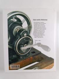 Hopeasiipi : sata vuotta Helkamaa