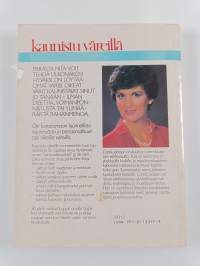 Kaunistu väreillä : löydä oma kauneutesi, ota avuksesi värit jotka saavat sinut näyttämään upealta