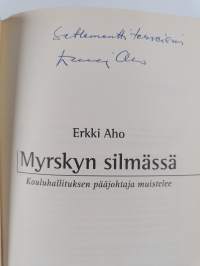 Myrskyn silmässä : kouluhallituksen pääjohtaja muistelee (signeerattu, tekijän omiste)