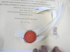 Upsalan yliopiston kunniatohtorin diplomi 1974 - Sven Lindman (Åbo akademi valtiopin professorille myönnetty), tekstissä myös maininta filosofian tohtorin arvosta ym