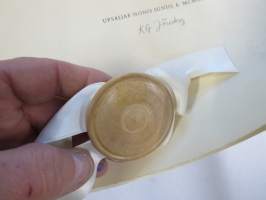 Upsalan yliopiston kunniatohtorin diplomi 1974 - Sven Lindman (Åbo akademi valtiopin professorille myönnetty), tekstissä myös maininta filosofian tohtorin arvosta ym