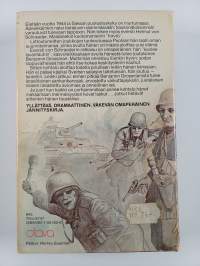 Eversti hautaa itsensä