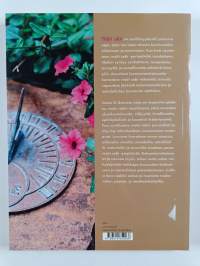 Wabi sabi : elä tässä hetkessä kotona : tee kodistasi paikka, jossa voit olla onnellinen, elää sopusoinnussa luonnon kanssa ja kohdata elämän haasteet