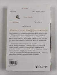 Aikamoisia naisia : helmiksi hiottuja