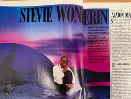 Me Naiset 1986 nr 19, Riki Sorsa ja äiti, Stevie Wonder, Ulla Tapaninen, ihanat parfyymit, aurinkolasit