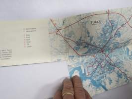 Näin ajatte oikein Turussa - Liikenneopas -Turun kaupunkiliikenteen ajo-ohjeita ja pulmatilanteiden ohjeita, karttoja (huoltoaemat merkitty) takakansi Simca 1000 e