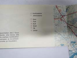 Näin ajatte oikein Turussa - Liikenneopas -Turun kaupunkiliikenteen ajo-ohjeita ja pulmatilanteiden ohjeita, karttoja (huoltoaemat merkitty) takakansi Simca 1000 e