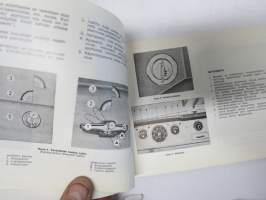 Saab henkilöauto, farmariauto -huoltokäsikirja + erillinen myöhemmin julkasitu Täydennysosa