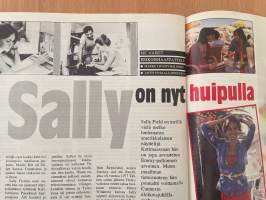 Me Naiset 1979 nr  30, Anu Pentik, Kaustinen, Pori jazz, Verla, Maija Söderholm, lomittaja tulee tilalle - Kaija Jarkko, Gösta Ekman