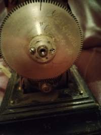 Pöytäpuhelin, lukee teksti yleisradio TKU 84 - 28