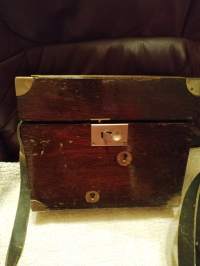 Kenttä puhelin, lukee tarkistuspv/v - 59, annettu eläkkeelle jäämislahjaksi v. 1986