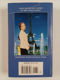 Five Days in Paris - A Novel