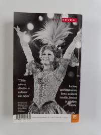 Lohikäärmeen pahvikulissit