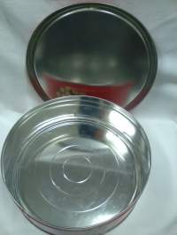 Iso ruusu peltipurkki