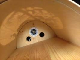 Seinävalaisin Karhu ja pentu Sirun Luontopuu