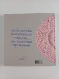 Pipot ja baskerit : virkkaa veikeitä päähineitä naiselle, miehelle ja lapselle