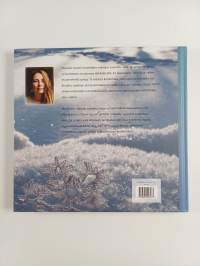 Lumitähtiä, kuurankukkia : 45 herkkää virkkausmallia