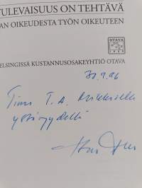 Tulevaisuus on tehtävä : maan oikeudesta työn oikeuteen (signeerattu, tekijän omiste)