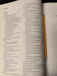 Luonnonkaunis : Yrtit ja luontaishoidot naisen kauneuden ja terveyden tukena