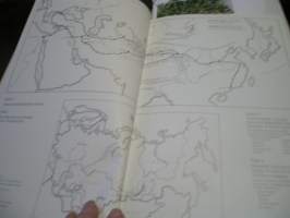 Silkkitiellä = Vid sidenvägen = On the silk road - Taideteollisuusmuseo 16.1.-10.3.1985 (ERINOMAINEN)