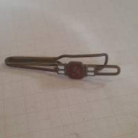 Kravattineula Upseeri upseeri leijonakuviolla