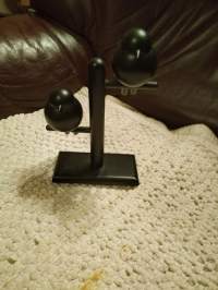 Aarikka, laulupuu, musta puukoriste