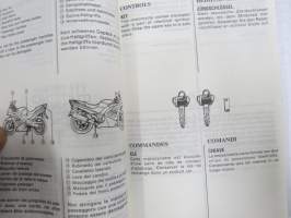 Suzuki RF600R Owner´s Manual - Fahrerhandbuch - Manuel du proprietaire - Uso e manutenzione -käyttöohjekirja, monikielinen, ei suomi, julkaistu joulukuussa 1992