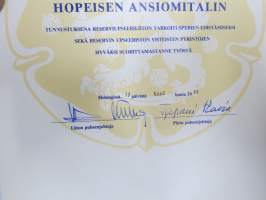 Suomen Reserviupseeriliitto - Hopeinen ansiomitali -myöntökirja (saajan nimi retusoitu kuvasta, on OK itse myöntökirjassa