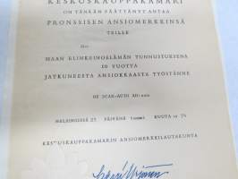 Keskuskauppakamari - Pronssinen ansiomerkki -myöntökirja (saajan nimi retusoitu kuvasta, on OK itse myöntökirjassa