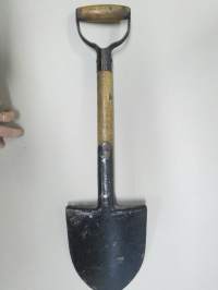 SA-kenttälapio, valmistaja Billnäs (leima), arviolta 30-lukuinen