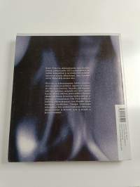 Nanookin jälki : tyyli ja metodi dokumentaarisen ja fiktiivisen elokuvan rajalla (signeerattu, tekijän omiste)