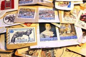 Filatelia - Ruotsi: Postimerkkileikettä n. 550g. Mukana vanhaa ja uudempaa leikettä.