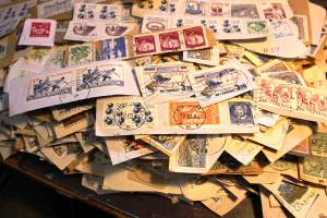 Filatelia - Ruotsi: Postimerkkileikettä n. 550g. Mukana vanhaa ja uudempaa leikettä.