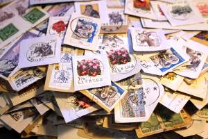 Filatelia - Ruotsi: Postimerkkileikettä n. 550g. Mukana vanhaa ja uudempaa leikettä.