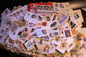 Filatelia - Ruotsi: Postimerkkileikettä n. 550g. Mukana vanhaa ja uudempaa leikettä.