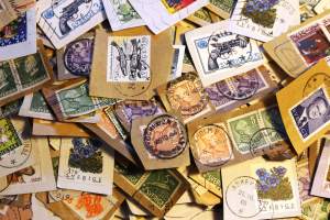 Filatelia - Ruotsi: Postimerkkileikettä n. 550g. Mukana vanhaa ja uudempaa leikettä.