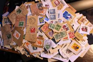 Filatelia - Ruotsi: Postimerkkileikettä n. 550g. Mukana vanhaa ja uudempaa leikettä.