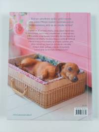 Kaikkea kivaa koiralle : 30 ideaa lemmikkisi huviksi ja hyödyksi