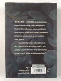 Kuka pimeässä kulkee