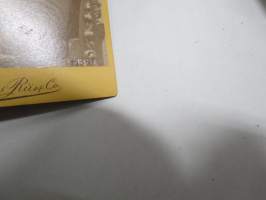 Gustaf af Geijerstam, Atelier Charles Riis &amp; Co, Helsingfors, 1887 -visiittikorttivalokuva / carte de visite / cdv