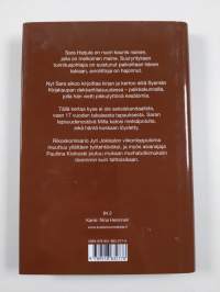 Polku pimeään : jännitysromaani