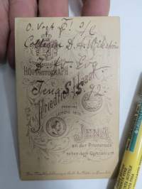 Tunnistamaton, Jenan yliopisto (Universität Jena), kuva omistettu suomalaiselle D.A. Wikströmille,Friedrich Haack -visiittikorttivalokuva / carte de visite / cdv