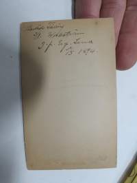 Berthold Thiesing, Jenan yliopisto (Universität Jena) 1894, kuva omistettu suomalaiselle D.A. Wikströmille -visiittikorttivalokuva / carte de visite / cdv