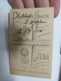 H. Koluch, Jenan yliopisto (Universität Jena) 1894, kuva omistettu suomalaiselle D.A. Wikströmille -visiittikorttivalokuva / carte de visite / cdv