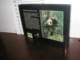Panda : rakastettu ja uhanalainen
