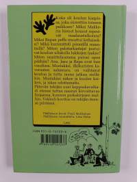 Mustakäsi koulunpenkillä